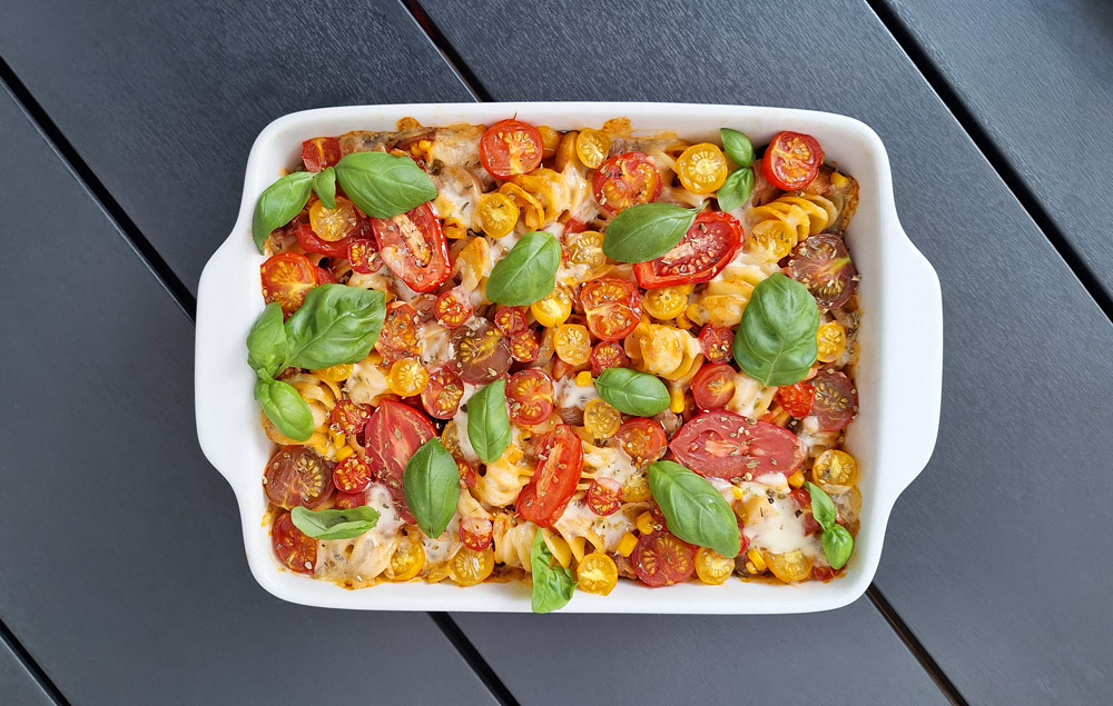 Tomaten-Auflauf mit frischem Basilikum für warme Sommerabende