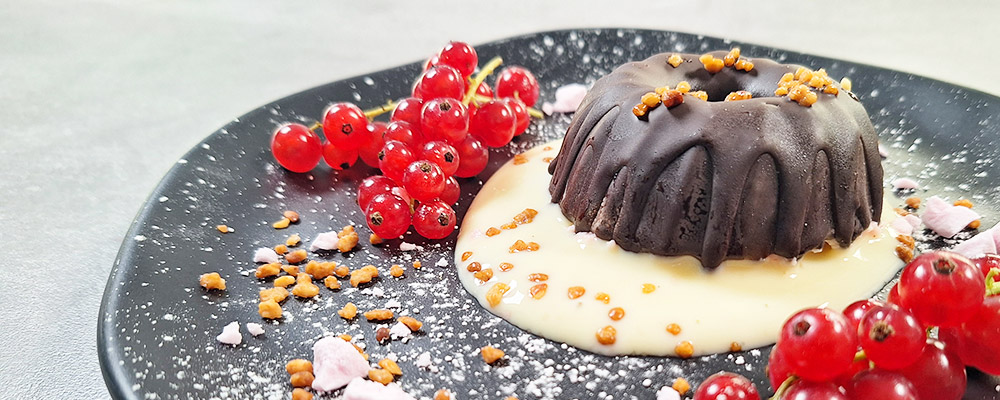 Crème de mascarpone aux groseilles en robe de chocolat